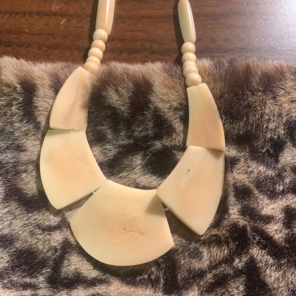 Vintage necklace ivory color 16” - Picture 2 of 4